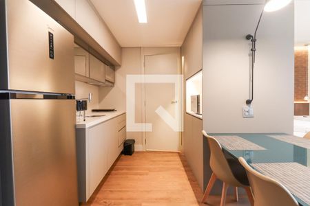 Cozinha de apartamento para alugar com 1 quarto, 36m² em Água Verde, Curitiba