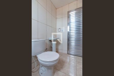 Banheiro de casa para alugar com 2 quartos, 33m² em Jardim Ruth, São Paulo