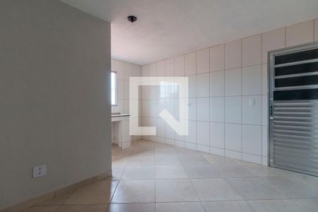 Sala de casa para alugar com 2 quartos, 33m² em Jardim Ruth, São Paulo