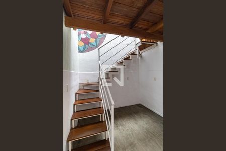 Escada de casa à venda com 2 quartos, 95m² em Vila Brasílio Machado, São Paulo