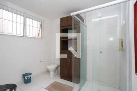 Banheiro de apartamento à venda com 1 quarto, 42m² em Sarandi, Porto Alegre