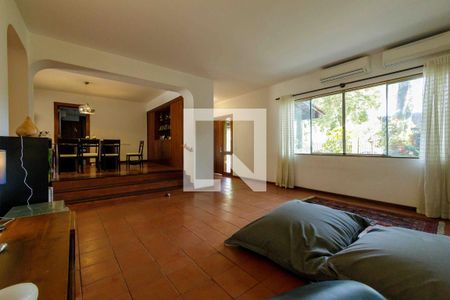 Sala de casa de condomínio para alugar com 5 quartos, 700m² em Barra da Tijuca, Rio de Janeiro