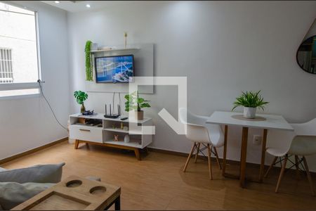 Sala de apartamento para alugar com 2 quartos, 45m² em Recreio dos Bandeirantes, Rio de Janeiro