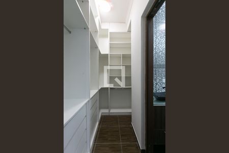 Closet da Suíte de casa para alugar com 2 quartos, 115m² em Vila Rosaria, São Paulo