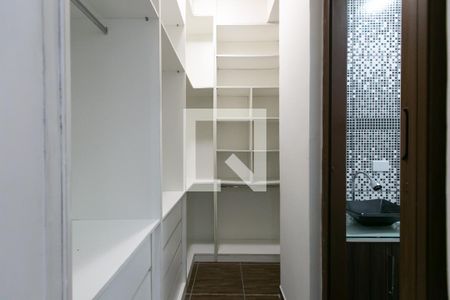 Closet da Suíte de casa para alugar com 2 quartos, 115m² em Vila Rosaria, São Paulo