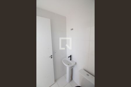 Banheiro de kitnet/studio para alugar com 1 quarto, 25m² em Cidade Satélite Santa Bárbara, São Paulo