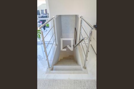 Apartamento à venda com 134m², 3 quartos e 2 vagas Apartamento à venda com 134m², 3 quartos e 2 vagasEscada