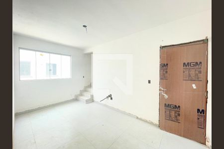 Sala de casa à venda com 3 quartos, 106m² em Xangri-la, Contagem