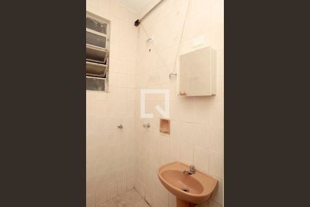 Banheiro de apartamento para alugar com 1 quarto, 37m² em Floresta, Porto Alegre