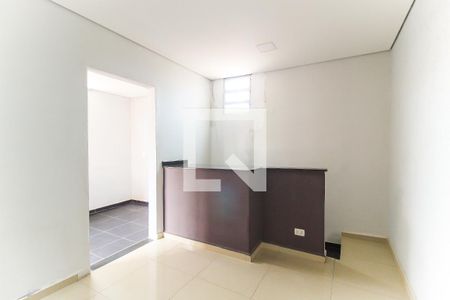 Sala 2 de casa para alugar com 1 quarto, 42m² em Jardim Lucinda, São Paulo