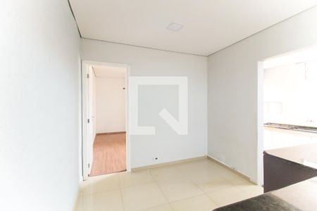 Sala 2 de casa para alugar com 1 quarto, 42m² em Jardim Lucinda, São Paulo