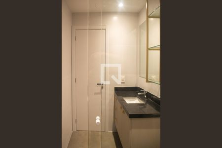 Banheiro social de apartamento à venda com 1 quarto, 35m² em Teresópolis, Porto Alegre