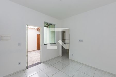 Sala de kitnet/studio para alugar com 2 quartos, 65m² em Carlos Prates, Belo Horizonte