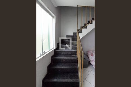 Escada de casa de condomínio à venda com 2 quartos, 55m² em Venda Nova, Belo Horizonte
