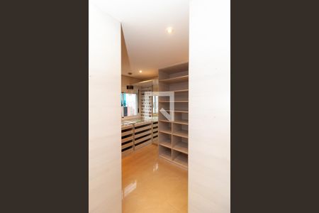 Closet da suíte de apartamento para alugar com 1 quarto, 75m² em Planalto Paulista, São Paulo