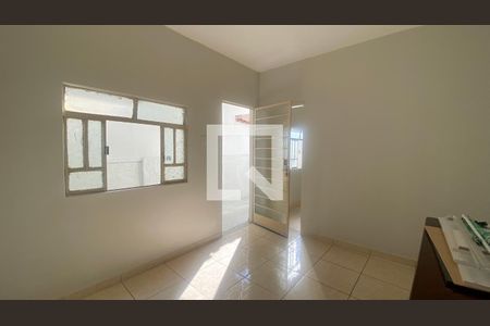 Sala de casa para alugar com 2 quartos, 60m² em Carlos Prates, Belo Horizonte