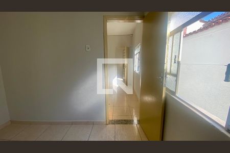 Quarto 2 de casa para alugar com 2 quartos, 60m² em Carlos Prates, Belo Horizonte