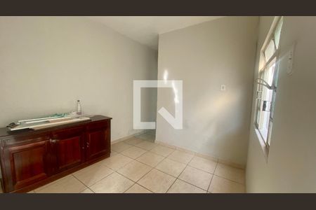 Sala de casa para alugar com 2 quartos, 60m² em Carlos Prates, Belo Horizonte