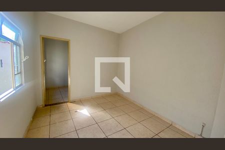 Quarto 1 de casa para alugar com 2 quartos, 60m² em Carlos Prates, Belo Horizonte