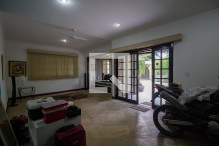 Sala de casa de condomínio para alugar com 4 quartos, 180m² em Vargem Pequena, Rio de Janeiro