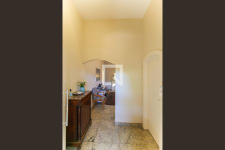 Hall de casa para alugar com 4 quartos, 315m² em Jardim Leonor, São Paulo