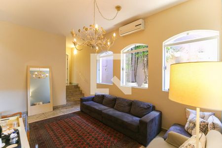 Sala de casa para alugar com 4 quartos, 315m² em Jardim Leonor, São Paulo