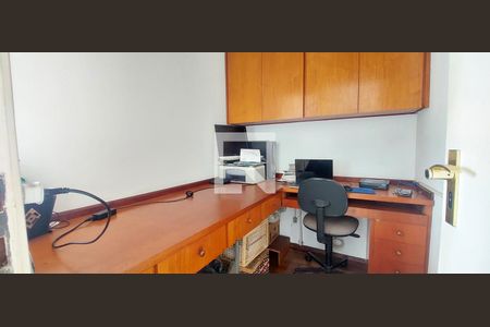 Apartamento à venda com 138m², 2 quartos e 3 vagas Apartamento à venda com 138m², 2 quartos e 3 vagasEscritório