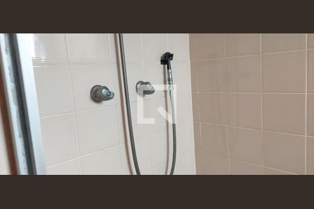 Apartamento à venda com 138m², 2 quartos e 3 vagas Apartamento à venda com 138m², 2 quartos e 3 vagasBanheiro Quarto 1 suíte