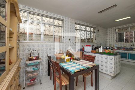 Casa à venda com 293m², 7 quartos e 6 vagas Casa à venda com 293m², 7 quartos e 6 vagasCozinha