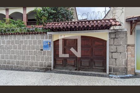 Casa à venda com 293m², 7 quartos e 6 vagas Casa à venda com 293m², 7 quartos e 6 vagasFachada