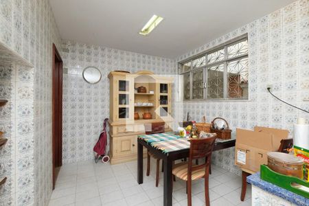 Casa à venda com 293m², 7 quartos e 6 vagas Casa à venda com 293m², 7 quartos e 6 vagasCozinha