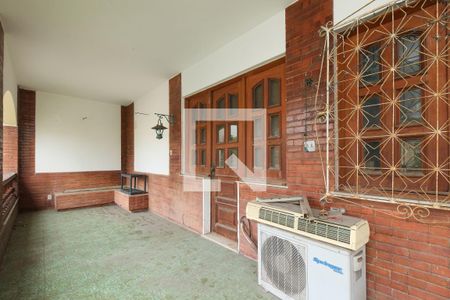 Casa à venda com 293m², 7 quartos e 6 vagas Casa à venda com 293m², 7 quartos e 6 vagasVaranda