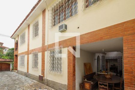 Casa à venda com 293m², 7 quartos e 6 vagas Casa à venda com 293m², 7 quartos e 6 vagasFachada