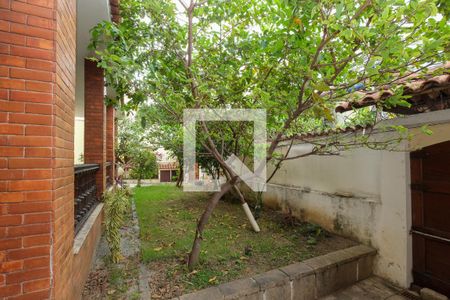 Casa à venda com 293m², 7 quartos e 6 vagas Casa à venda com 293m², 7 quartos e 6 vagasJardim