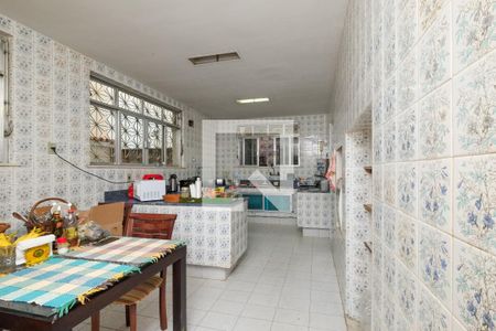 Casa à venda com 293m², 7 quartos e 6 vagas Casa à venda com 293m², 7 quartos e 6 vagasCozinha