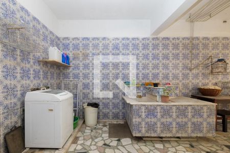 Casa à venda com 293m², 7 quartos e 6 vagas Casa à venda com 293m², 7 quartos e 6 vagasÁrea de Serviço