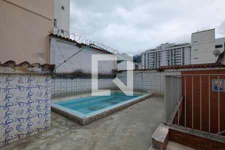 Casa à venda com 293m², 7 quartos e 6 vagas Casa à venda com 293m², 7 quartos e 6 vagasPiscina