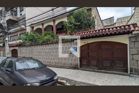 Casa à venda com 293m², 7 quartos e 6 vagas Casa à venda com 293m², 7 quartos e 6 vagasFachada