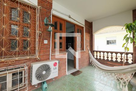 Casa à venda com 293m², 7 quartos e 6 vagas Casa à venda com 293m², 7 quartos e 6 vagasVaranda