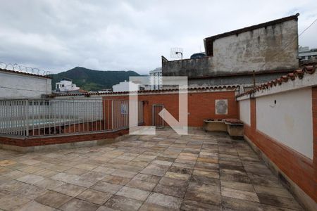 Casa à venda com 293m², 7 quartos e 6 vagas Casa à venda com 293m², 7 quartos e 6 vagasPiscina