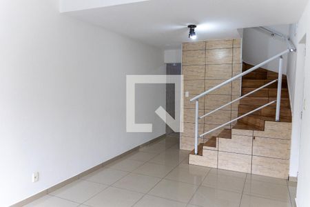 Sala de casa à venda com 2 quartos, 150m² em Vila Yolanda, Osasco