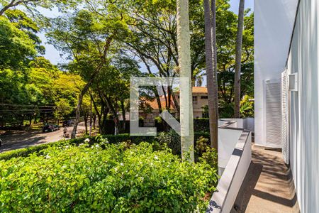 Casa à venda com 510m², 4 quartos e 4 vagas Casa à venda com 510m², 4 quartos e 4 vagasVaranda