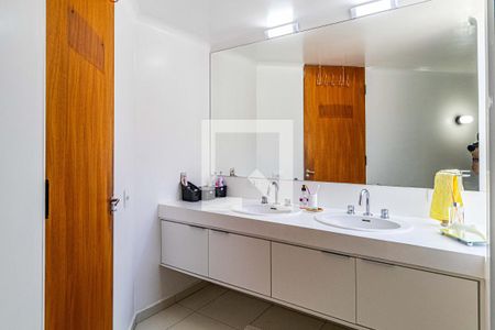 Casa à venda com 510m², 4 quartos e 4 vagas Casa à venda com 510m², 4 quartos e 4 vagasBanheiro