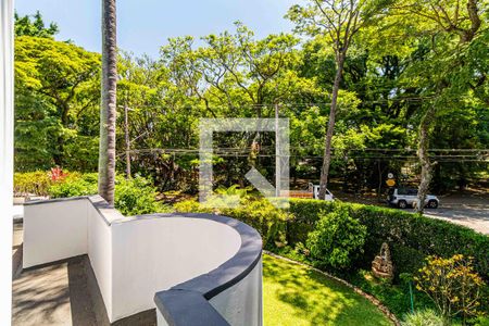 Casa à venda com 510m², 4 quartos e 4 vagas Casa à venda com 510m², 4 quartos e 4 vagasVaranda