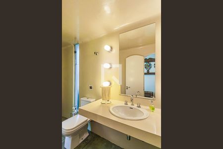 Casa à venda com 510m², 4 quartos e 4 vagas Casa à venda com 510m², 4 quartos e 4 vagasLavabo