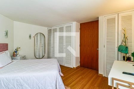 Casa à venda com 510m², 4 quartos e 4 vagas Casa à venda com 510m², 4 quartos e 4 vagasQuarto 01