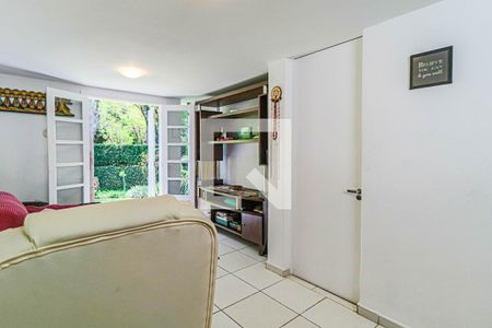 Casa à venda com 510m², 4 quartos e 4 vagas Casa à venda com 510m², 4 quartos e 4 vagasEscritório 02