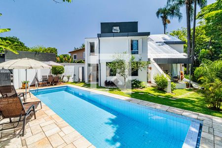 Casa à venda com 510m², 4 quartos e 4 vagas Casa à venda com 510m², 4 quartos e 4 vagasPiscina