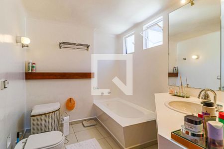 Casa à venda com 510m², 4 quartos e 4 vagas Casa à venda com 510m², 4 quartos e 4 vagasBanheiro 02