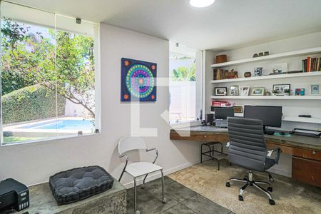 Casa à venda com 510m², 4 quartos e 4 vagas Casa à venda com 510m², 4 quartos e 4 vagasEscritório 01